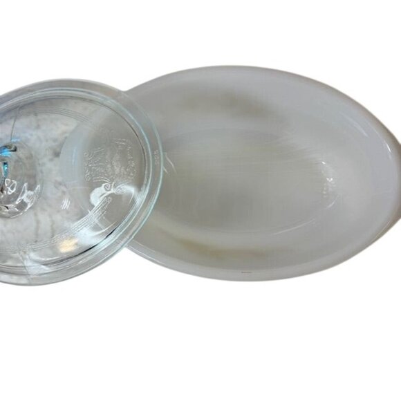 Vintage Anchor Hocking Fire-King White Milk Glass Oval Casserole Dish With Gold - Picture 3 of 9